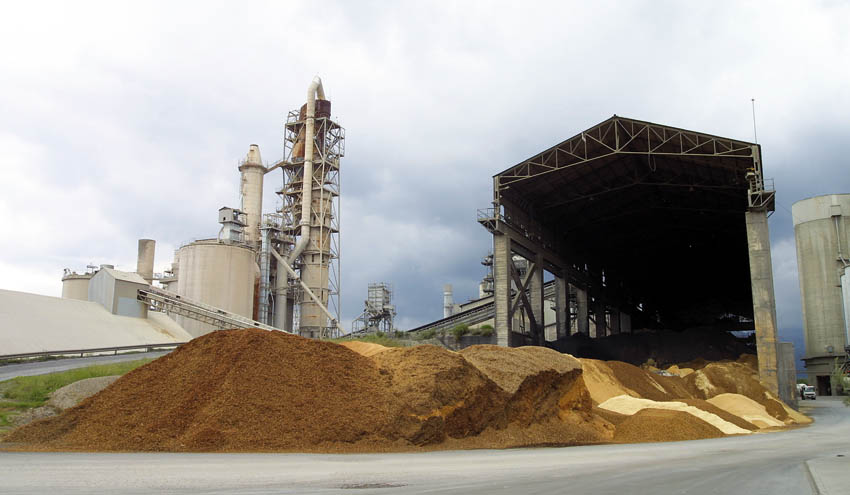 Reciclado y valorización de residuos en la industria cementera en España. Actualización año 2015