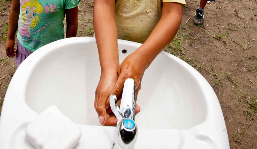 Fundación Aquae nos recuerda que lavarse las manos con jabón puede salvar un millón de vidas al año