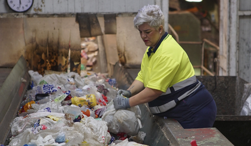 Las mujeres en riesgo de exclusi&oacute;n se abren paso en el sector de los residuos
