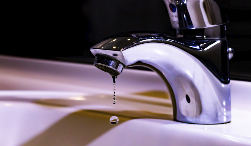 La factura del suministro de agua varía hasta un 479% según un estudio de FACUA en 57 ciudades