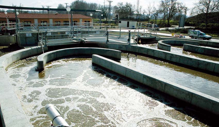 La falta de inversión y las bajas en las licitaciones hunden al sector del agua