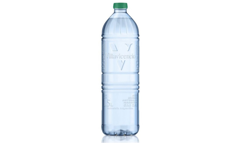 La botella sin etiqueta que reduce un 21% su huella de carbono