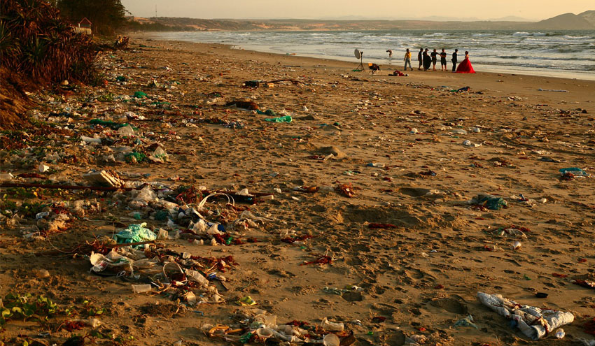La solución no es recoger el plástico del mar, es que no llegue
