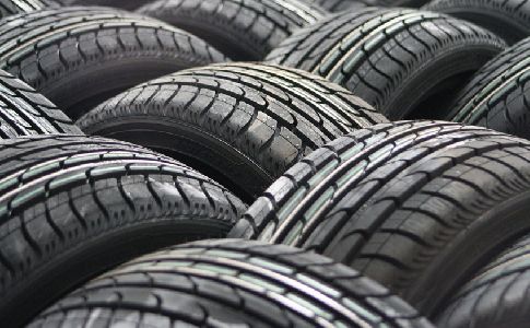 Las asociaciones de productores de neumáticos exigen eliminar los criterios sobre caucho reciclado