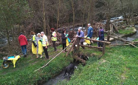 LIBERA busca personas voluntarias para recopilar datos sobre la basuraleza en los entornos fluviales