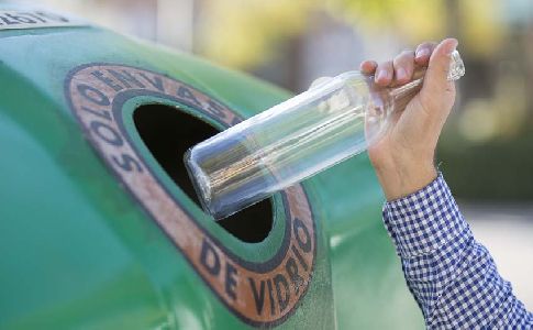 Los envases de vidrio lanzan ‘Close The Glass Loop’ para superar la meta de reciclado