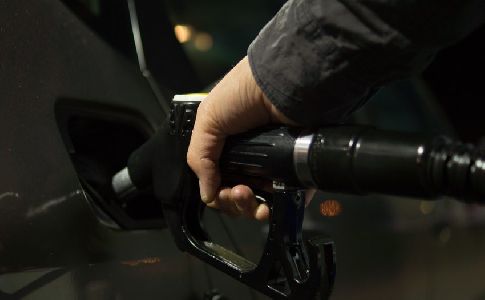 Adiós a la gasolina con plomo después de un siglo amenazando la salud y el medio ambiente