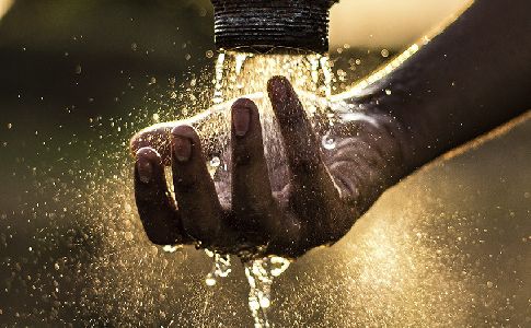 Agua: derecho humano y elemento trasversal en el desarrollo económico
