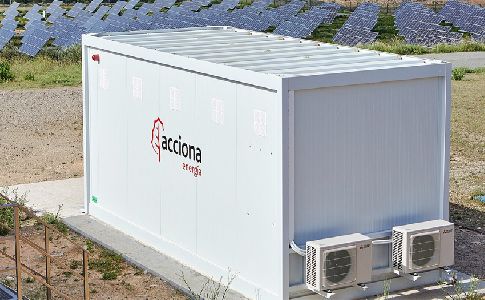 ACCIONA testea el rendimiento de baterías recicladas en el almacenamiento de energía renovable