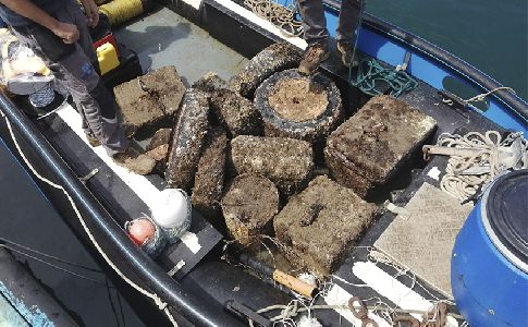 SUBMON y el proyecto LIBERA recogen residuos de gran tamaño de fondos marinos