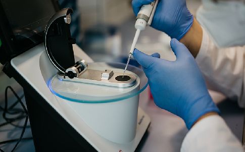 LTL presenta su avanzado laboratorio de estudios gen&oacute;micos