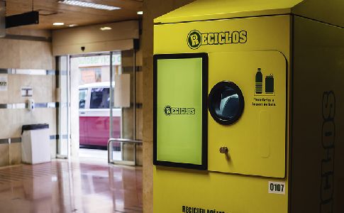 Los ciudadanos valencianos ya reciben recompensas por reciclar envases